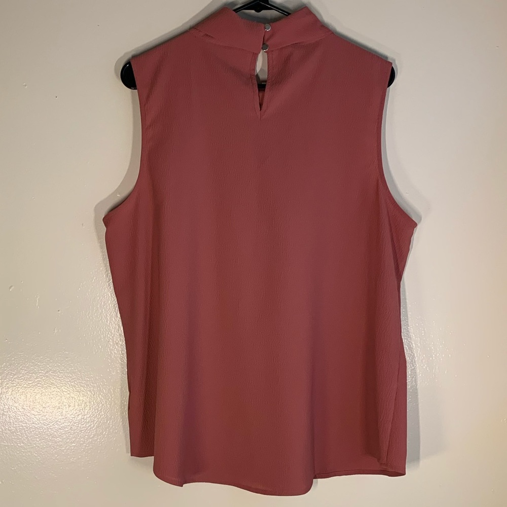 NWOT Coral top with keyhole back & collar - Picture 3 of 8